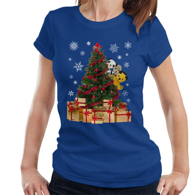 Sooty Christmas Characters Peeking Around Xmas Tree Women's T-Shirt-Sooty's Shop